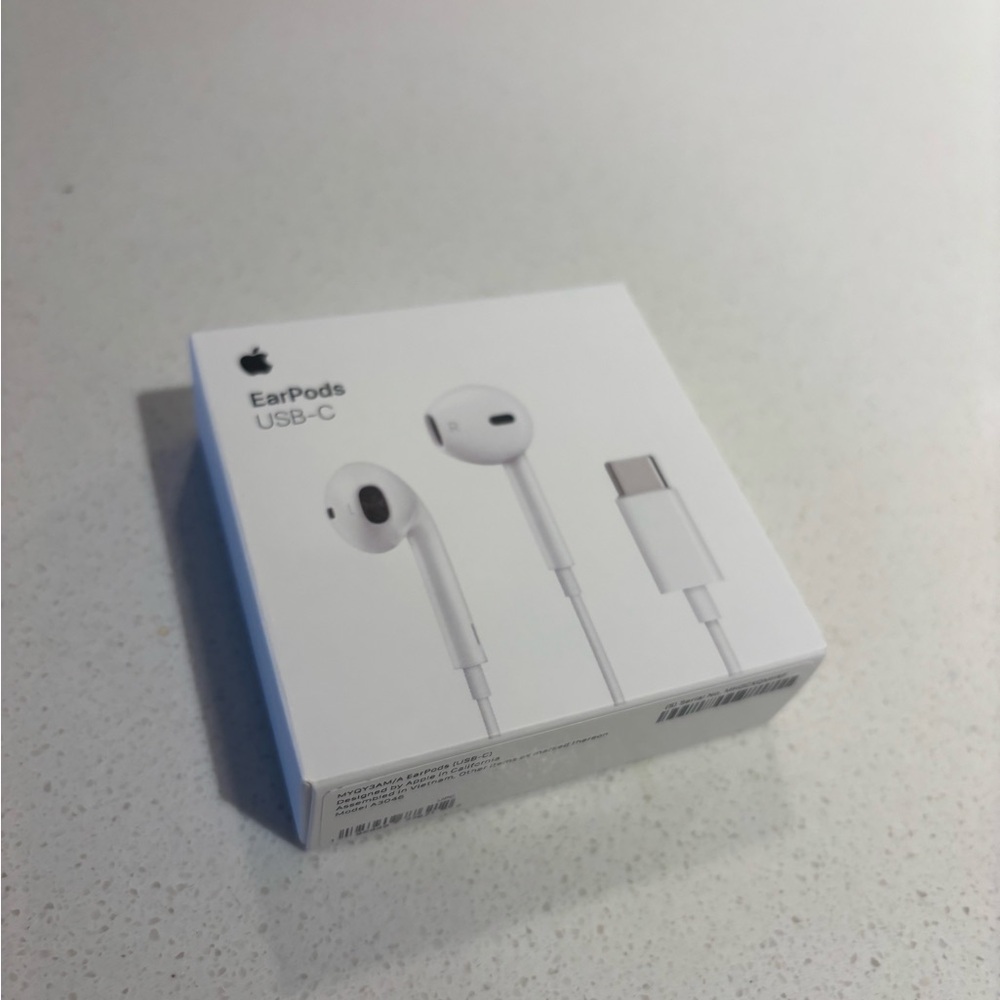 Apple EarPods with USB-C Connector - White